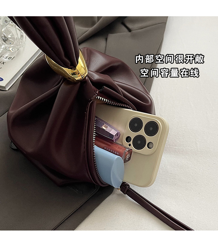 A high-end, niche and quirky small bag for women's autumn and winter 2025 new retro pleated mini bucket bag undefined