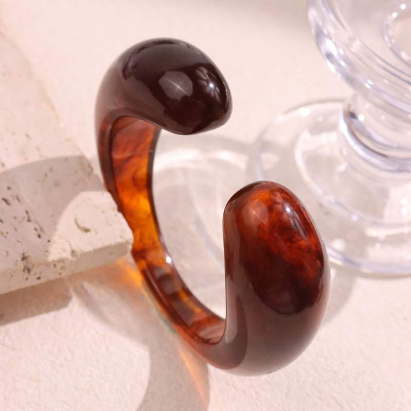 No Chain Chain Material 1 Piece Quantity Daily Occasion Resin Material Vintage Style Classic Style Geometric Resin Bangles Wholesale