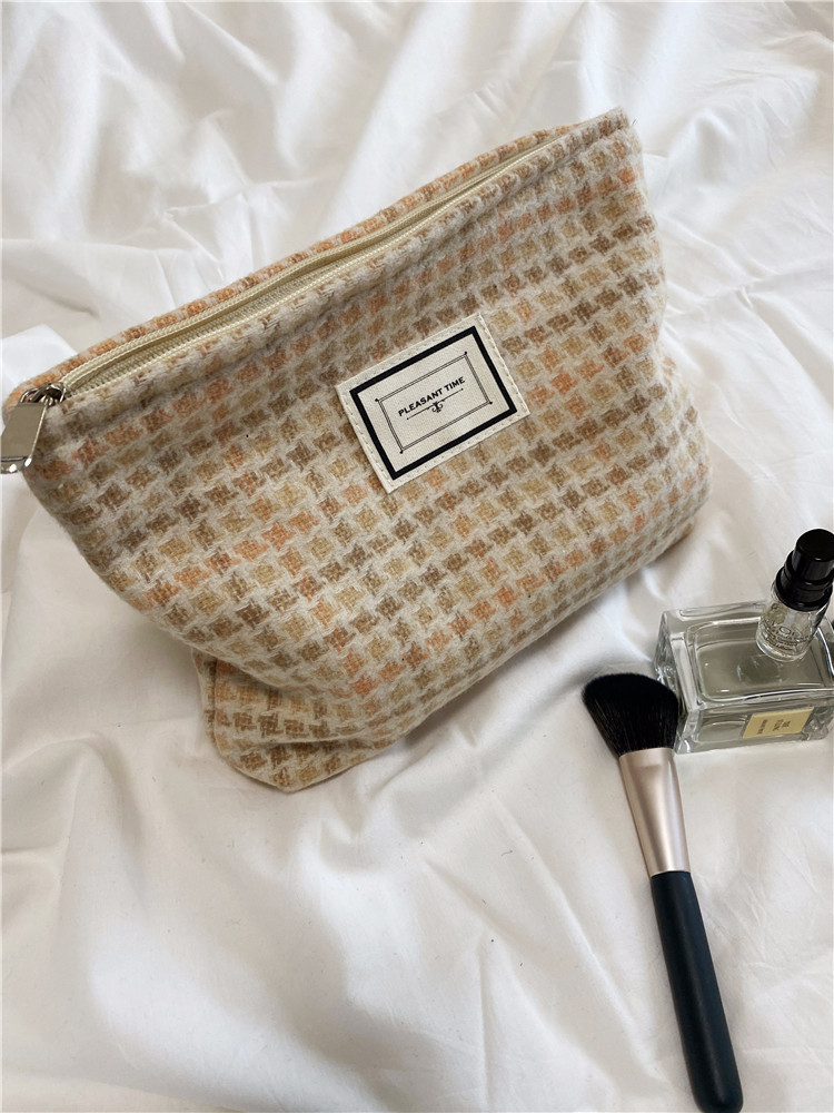 Women's Canvas Plaid Streetwear Square Zipper Cosmetic Bag Wash Bag display picture 3