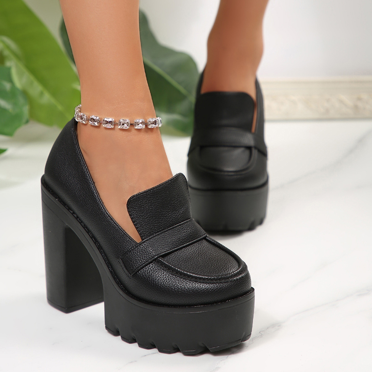 Damesschoenen met dikke hakken en diepe instap in grote maten, herfststijl voor petite vrouwen_voghion.com
