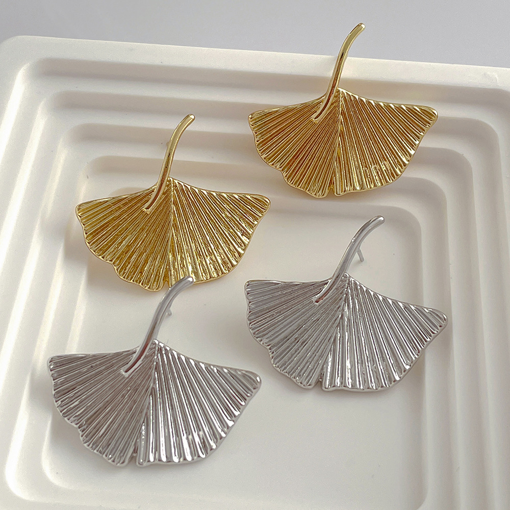 Retro Solid Color Ginkgo Leaf Copper Plating Earrings 1 Pair