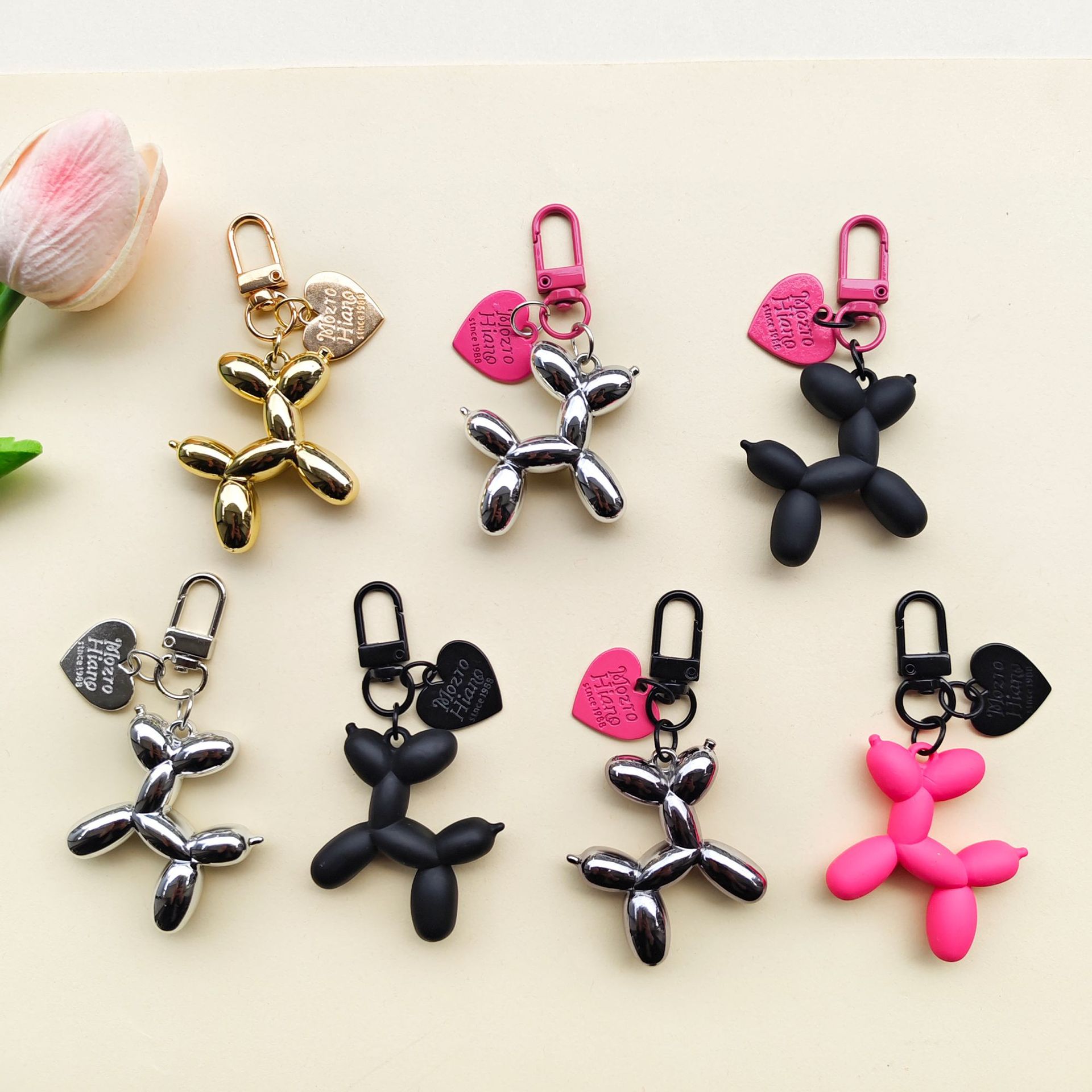 Inswind pequeño libro rojo amor globo perro llavero colgante pareja bolsos DIY colgante joyas de dibujos animados acrílicos