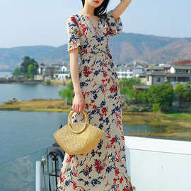 2022年夏季新款V领碎花连衣裙韩版显瘦气质长裙仙女超仙法式裙子