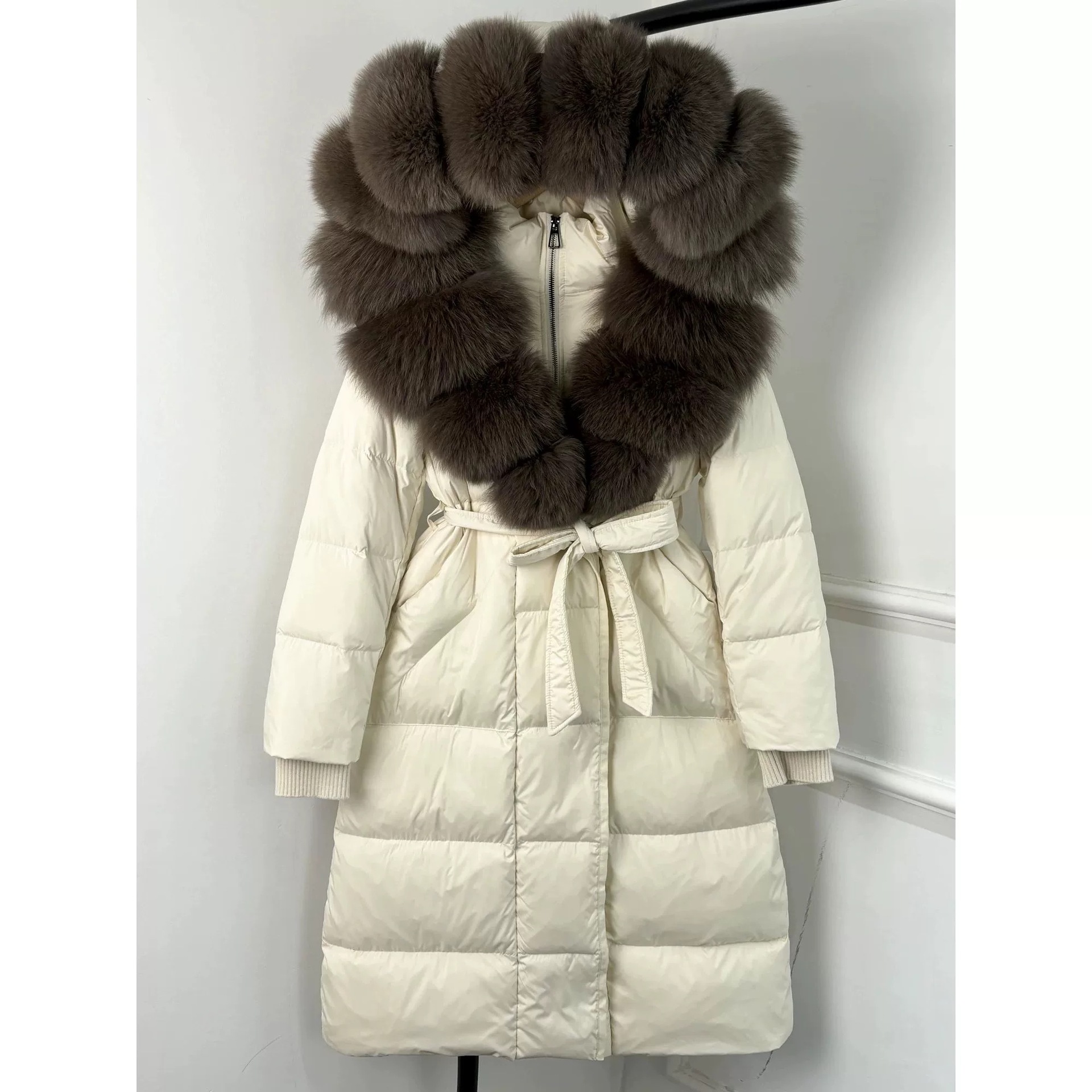 미색 + 커피색 퍼 칼라