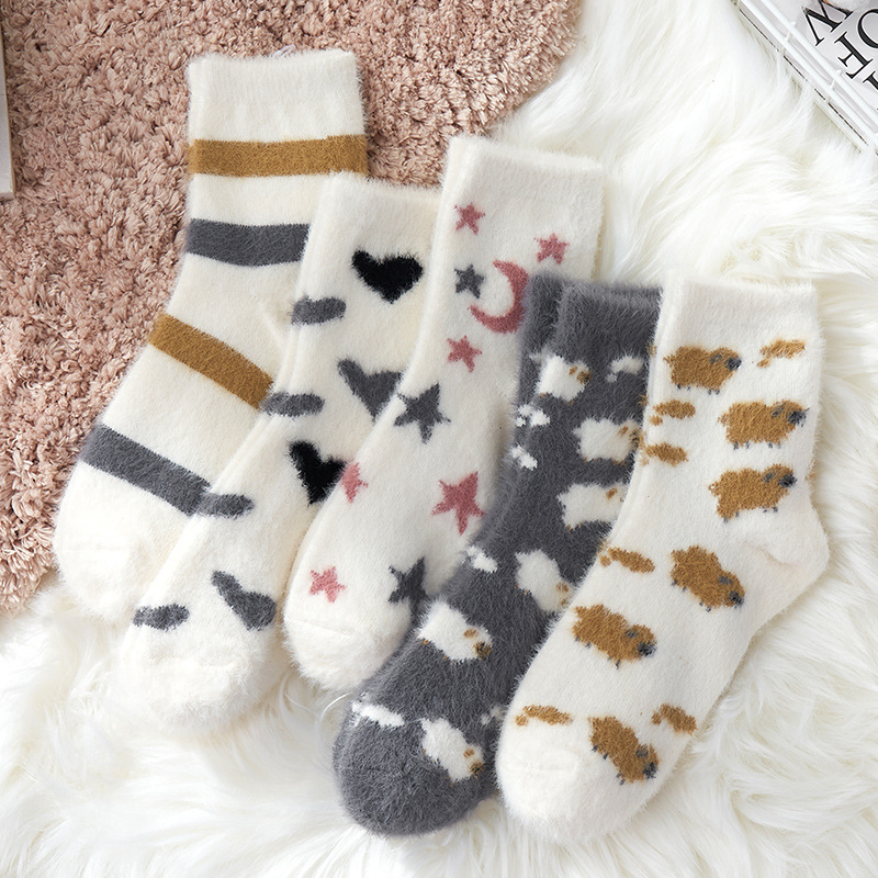 Autumn and Winter Coral Fleece Mid-Calf Socks for Women, Warm Foot Socks for Home, Thickened and Warm Postpartum Socks with Starry Sky Pattern, Sweat-Absorbent