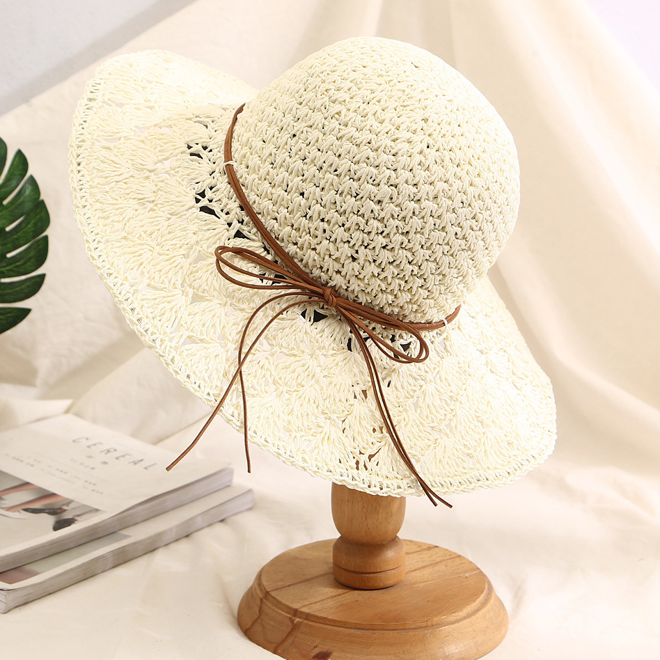 Cappello da pescatore estivo pieghevole da donna in paglia, ideale per proteggere dal sole durante i viaggi all'aperto. Realizzato a mano all'uncinetto._voghion.com
