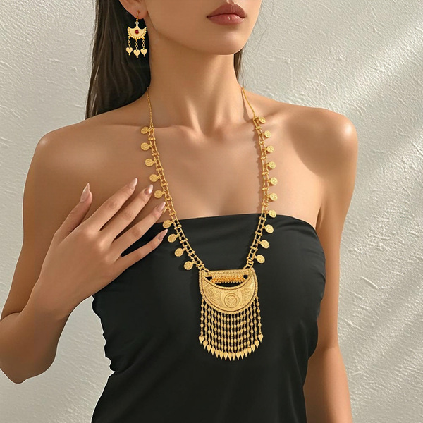 Necklace and earrings with tassels