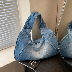 韓国のネットの赤いファッションのデニムのショルダーバッグの女性の新型のギャルの小さい大衆のレジャーの通勤のわきの下で国境を越えて卸売りを包みます。