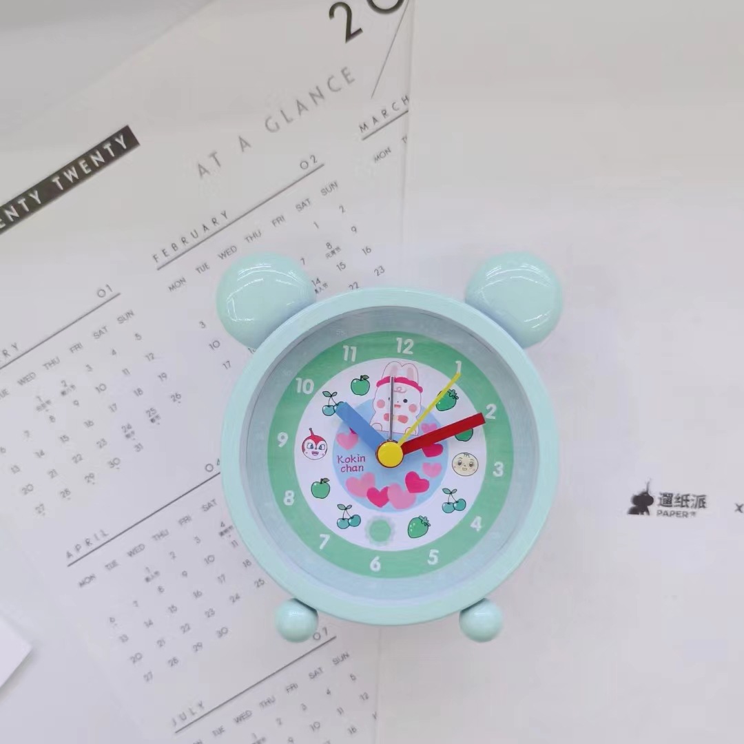 Reloj de alarma de dibujos animados directo de fábrica mesita de noche decoración reloj despertador para estudiantes y niños Reloj portátil al por mayor