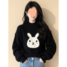 可爱兔子印花黑色毛衣女款2025新款冬季慵懒风圆领超好看针织上衣