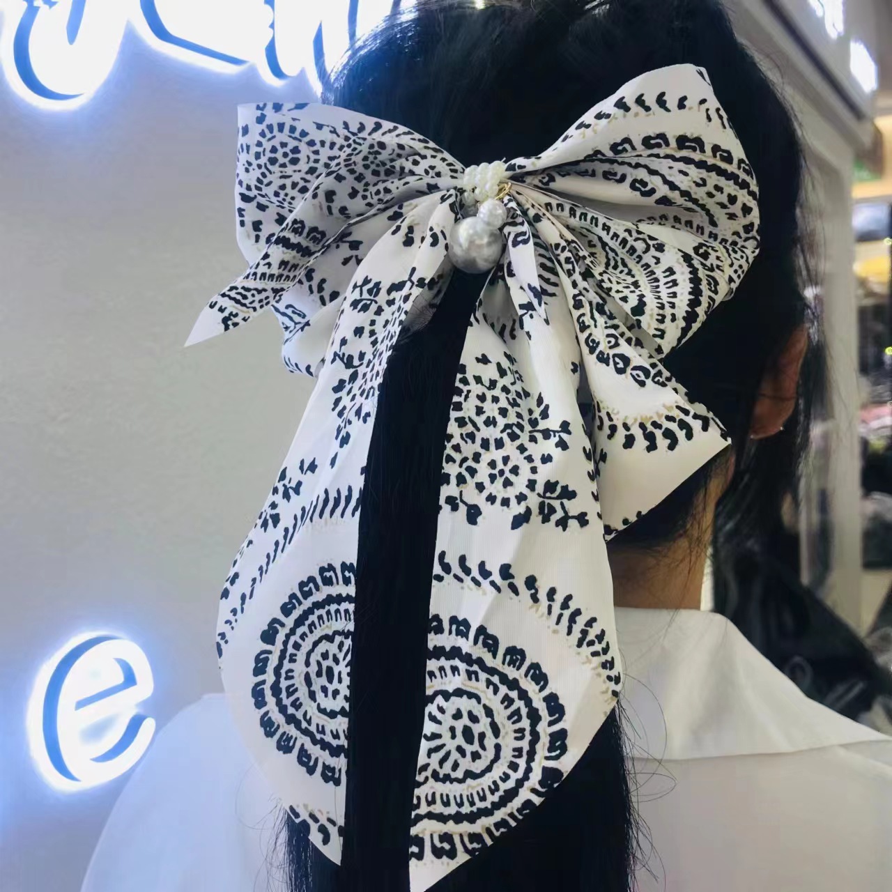 estilo coreano retro satén de perla temperamento primavera clips de niñas detrás del cerebro arco clip de cabello clip superior