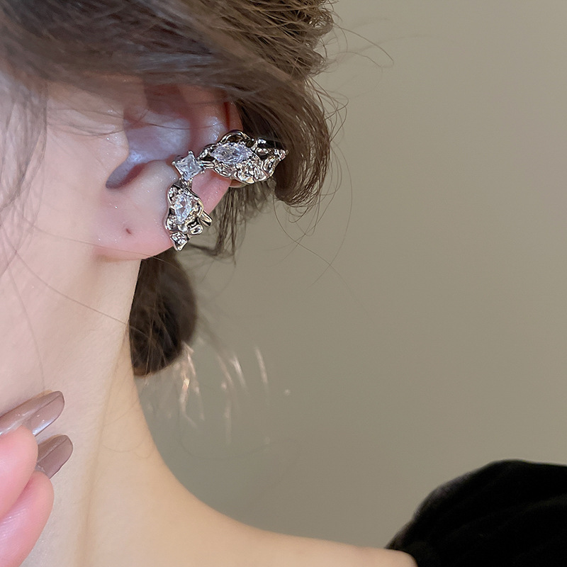 Estilo frío ZIRCON mariposa alas oreja clip luz lujo temperamento personalidad sin oreja hueso clip moda pendientes para mujeres