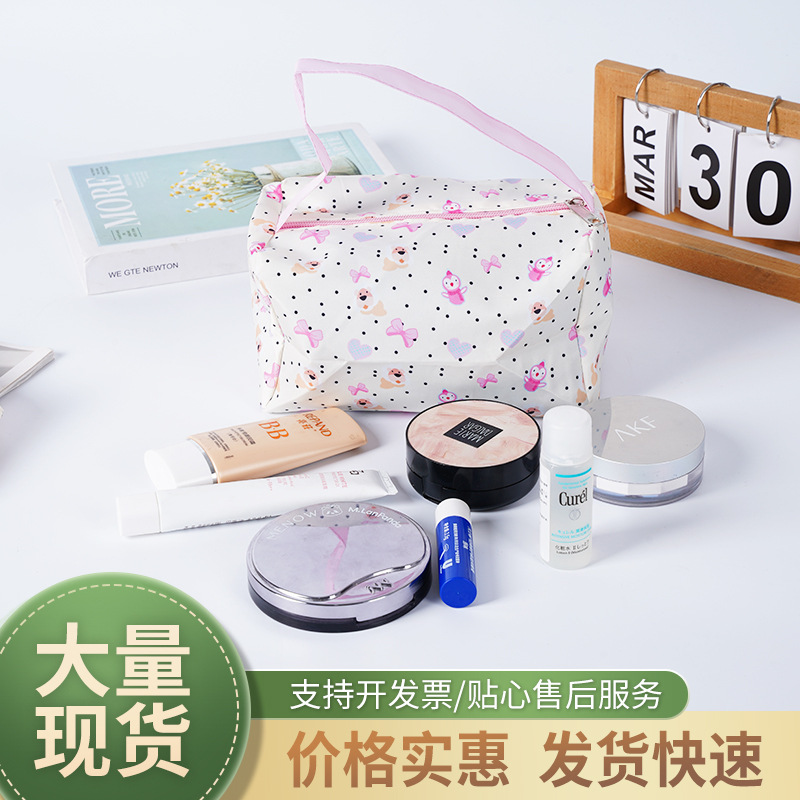 New ins cartoon bear makeup bag and toiletry bag, convenient for travel storage, large-capacity three-dimensional handbag
