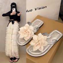 海边度假风夹趾花朵人字拖鞋女2025年平底凉拖鞋外穿防滑沙滩鞋夏