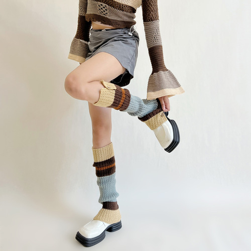 Autumn and winter retro button opening British American college hotties color matching contrasting colors piles of knitted wool leg covers and socks