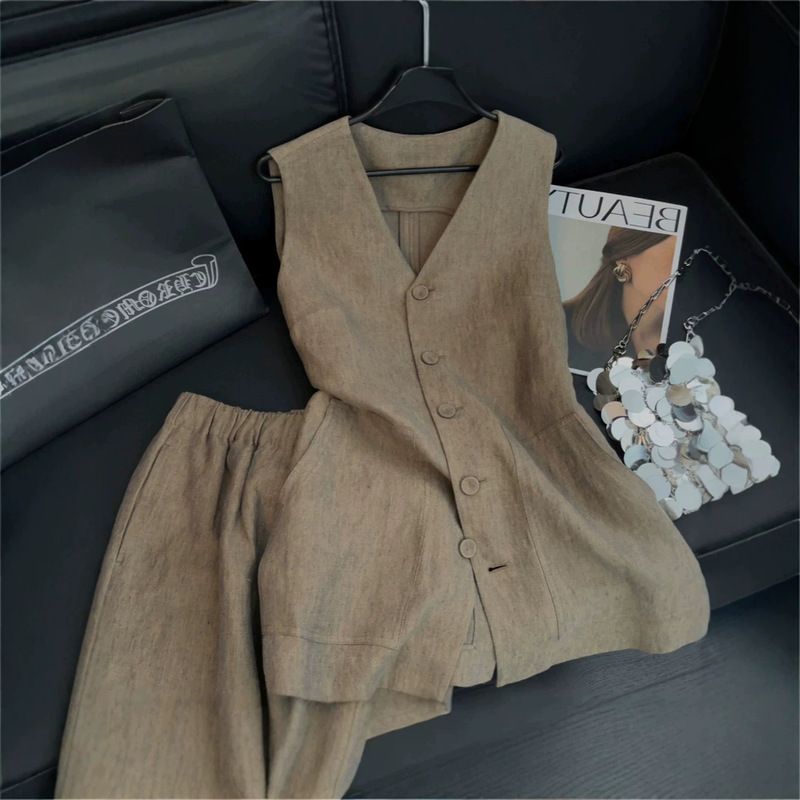 Old Money Style Linen Suit for Women, Summer Thin Retro Brown V-Neck Sleeveless Vest and Casual Shorts Two-Piece Set Old Money Style Linen Suit for Women, Summer Thin Retro Brown V-Neck Sleeveless Vest and Casual Shorts Two-Piece Set