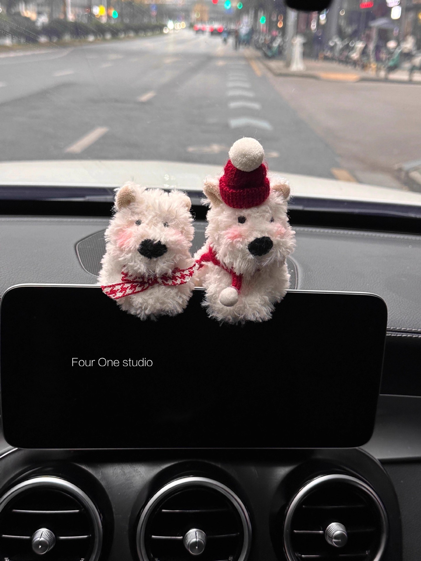 West Highland Car Screen Ornament, Doodle-Style Puppy Car Dashboard Screen Decoration, Car Interior Accessory, Christmas Gift