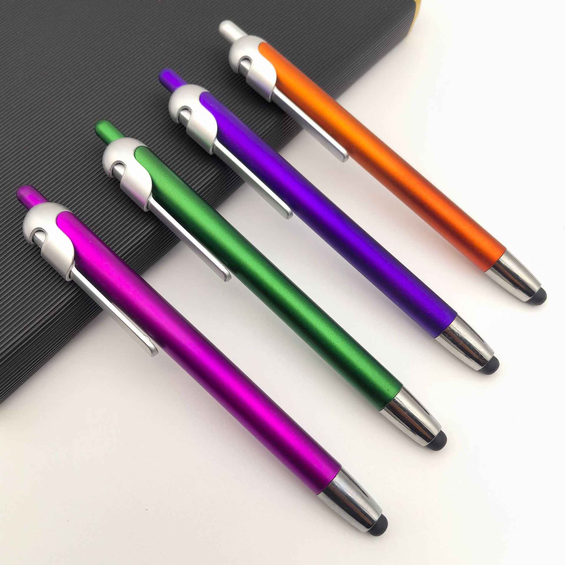 Fabricantes de nueva era prensa caballeros bolígrafos publicitarios máscaras de plástico caballeros bolígrafos de plata bolígrafos de regalo de promoción