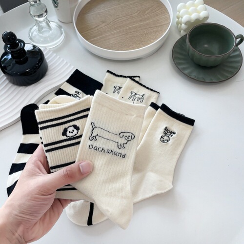Korean version of Dongdaemun embroidered puppy cartoon cute mid-calf preppy style ladies cotton socks ins trendy versatile casual socks