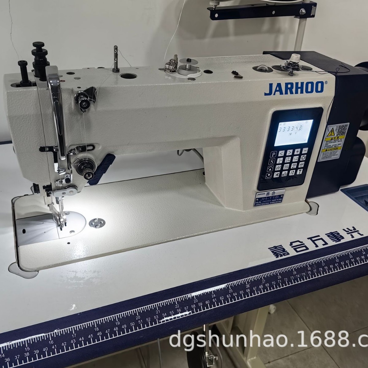 Cuatro máquina de sincronización automática de computadora, camión DY, alimentación de material grueso hacia arriba y hacia abajo, camión sincronizado de gran lanzadera, máquina de coser industrial paso a paso