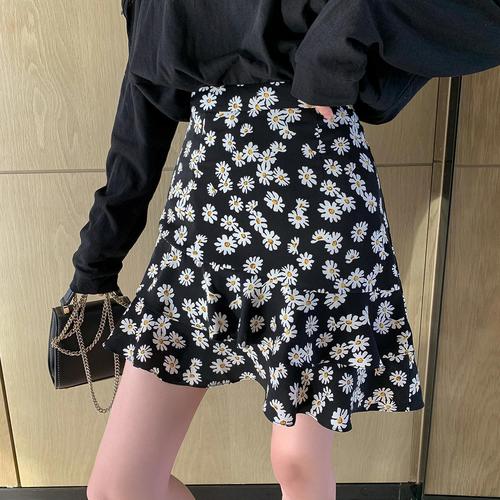 Women's Spring Short Sleeve Top Set with Daisies Half-Sleeve T-shirt and Asymmetrical A-line Skirt, Elegant Outfit