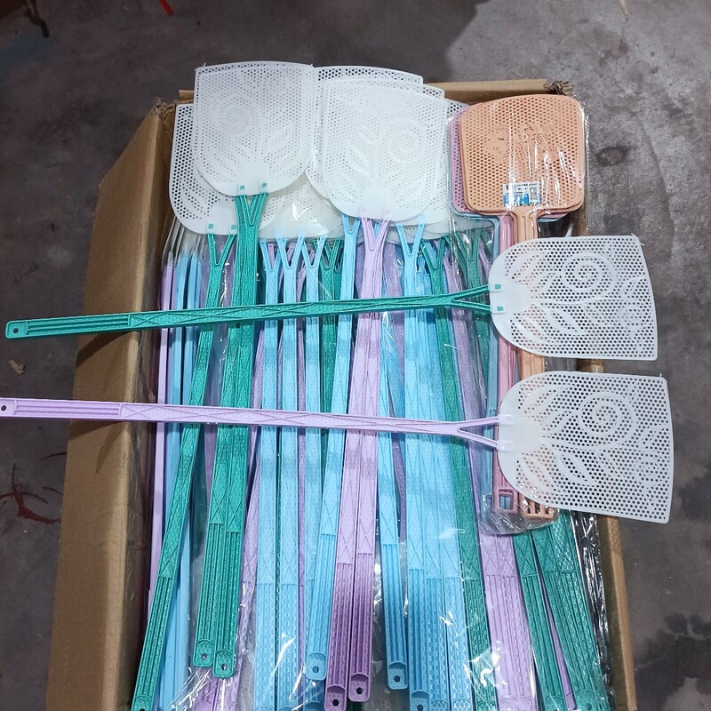 70cm oversized fly swatter increased thickening and not rotten two yuan hot selling explosions two yuan fly swatter 70cm oversized fly swatter increased thickening and not rotten two yuan hot selling explosions two yuan fly swatter