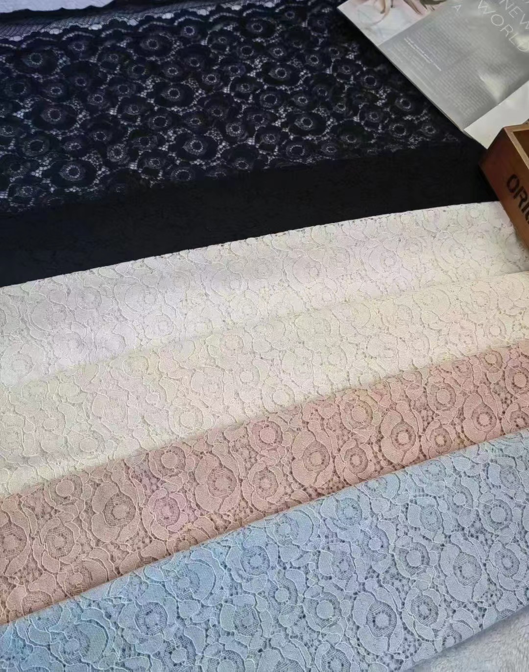 厂家直批 时尚花朵绣花布小清新连衣裙礼服蕾丝面料满幅