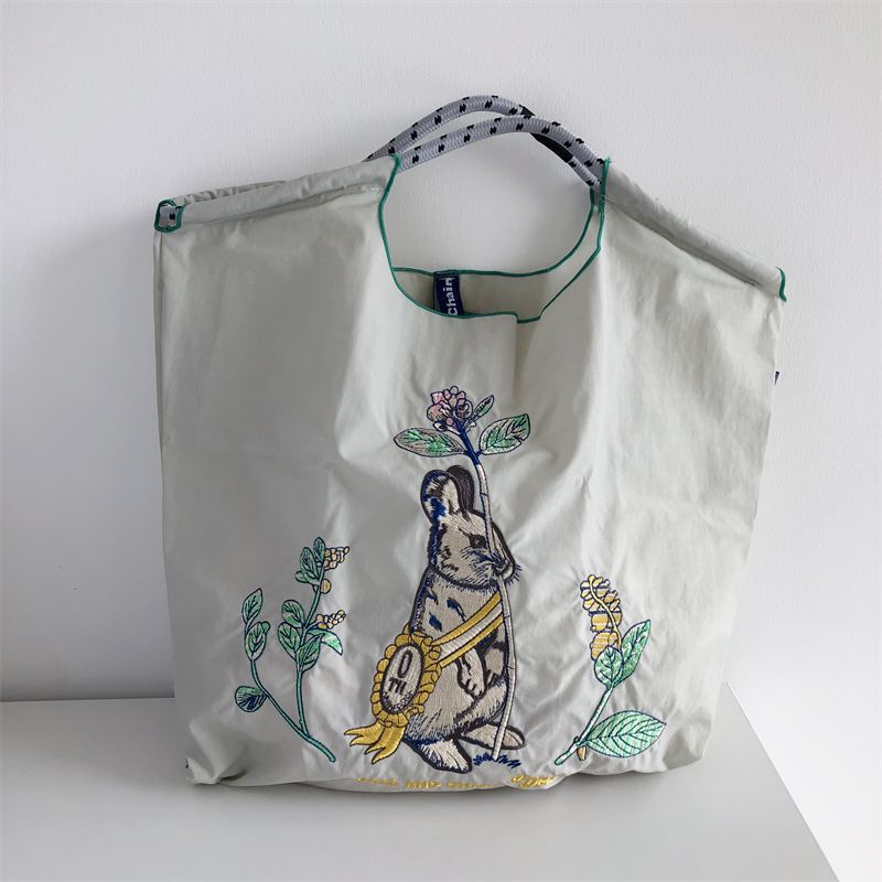 라이트 그레이 배지 토끼 매체