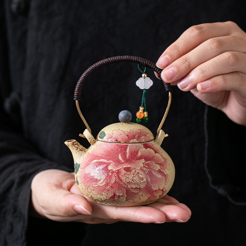 火石の赤い陶磁器のティーポットは古い復古の牡丹の小さいサイズをします。|undefined