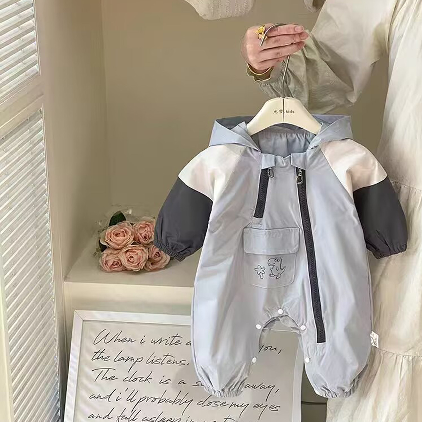 Baby autumn onesie, super cute and popular online, double-layer windproof hooded romper for spring and autumn, suitable for outdoor wear.