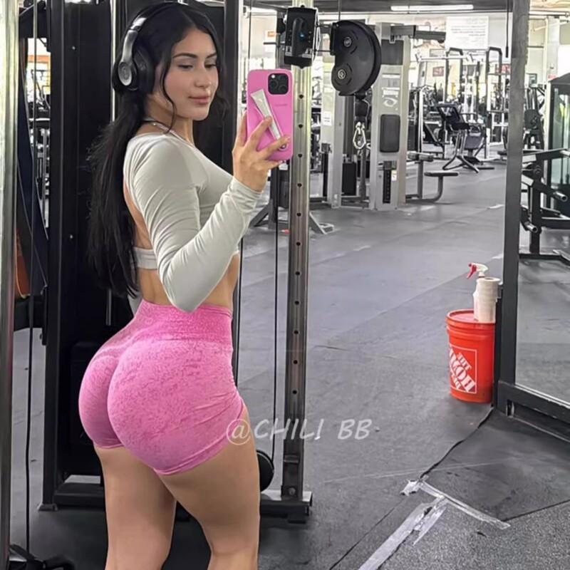 Unlabeled Nvgtn New High-Waisted Peach Hip Seamless Knitted Yoga Pants Pixel Shorts Running Fitness Three-Point Pants