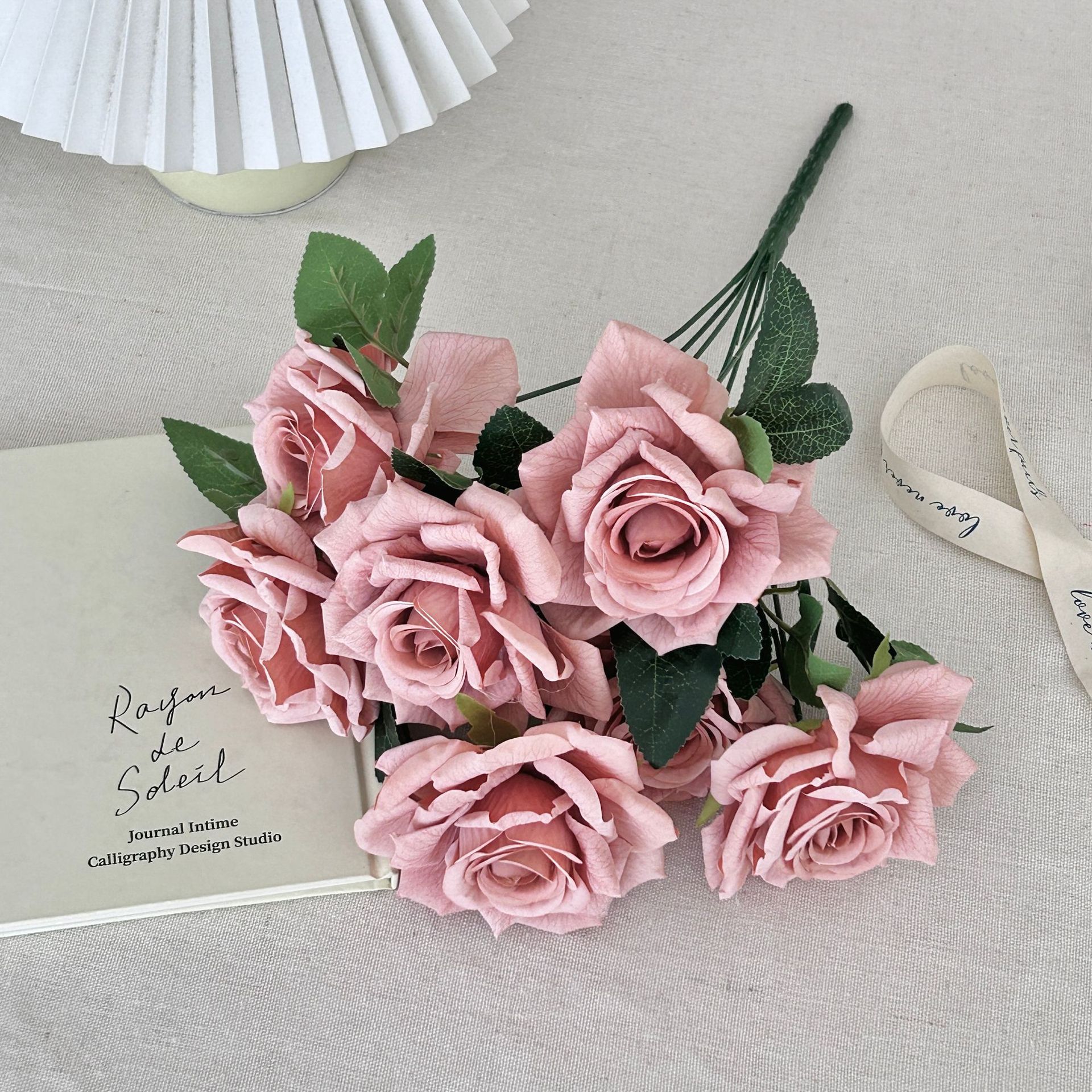 7-Cabeza de curling Rose Bouquet cappuccino Rose flor artificial vintage Rose decoración del hogar salón de bodas de diseño