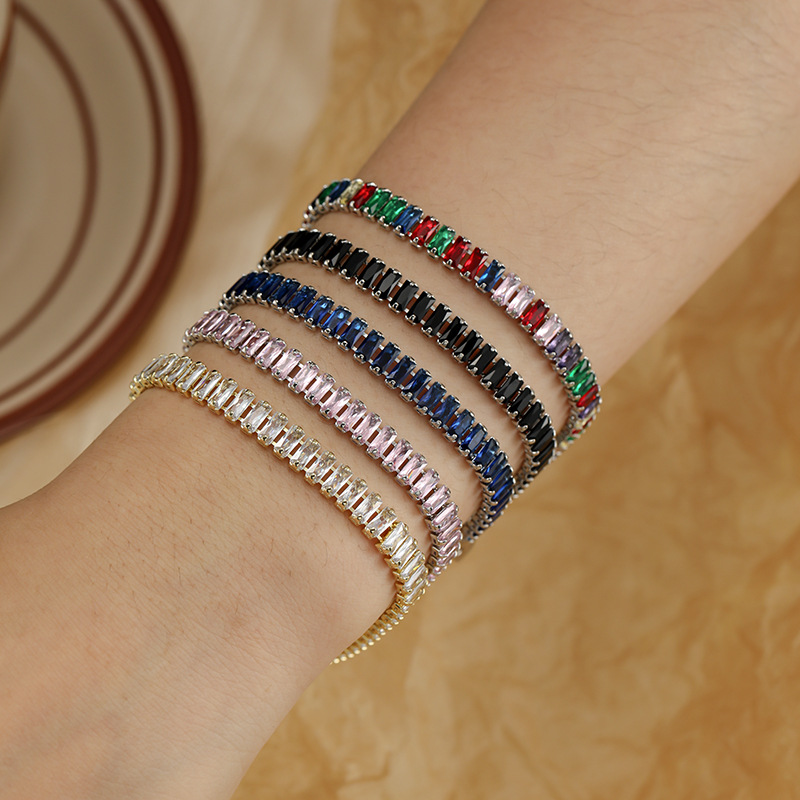 Fashionable bracelet with zircon