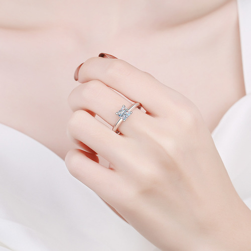 XDY925 sterling silver ring female T's same style bare body four-claw 1 carat 2 carat princess square moissanite ring