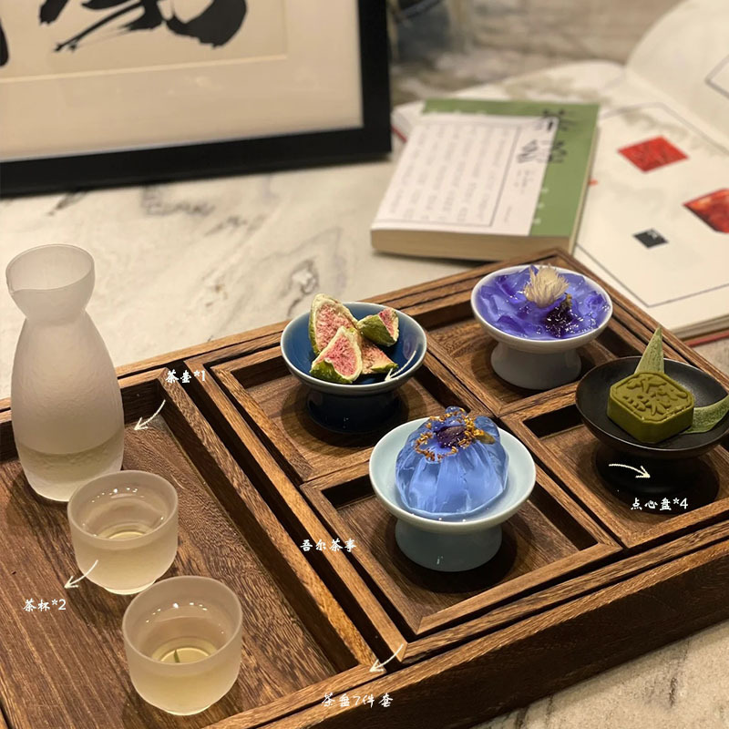 グラスのカンフーティーカップの花びらの桜の杯のお茶のお茶の杯の耐熱ガラスの茶器の午後のお茶の桐の木のお茶の皿のセット|undefined