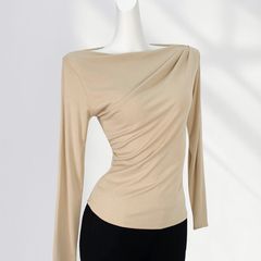 気品の一字の肩のtシャツの女性の初春の新商品の女装は純粋に肩の中で長袖の底のシャツの精巧な上着を掛けたいです。
