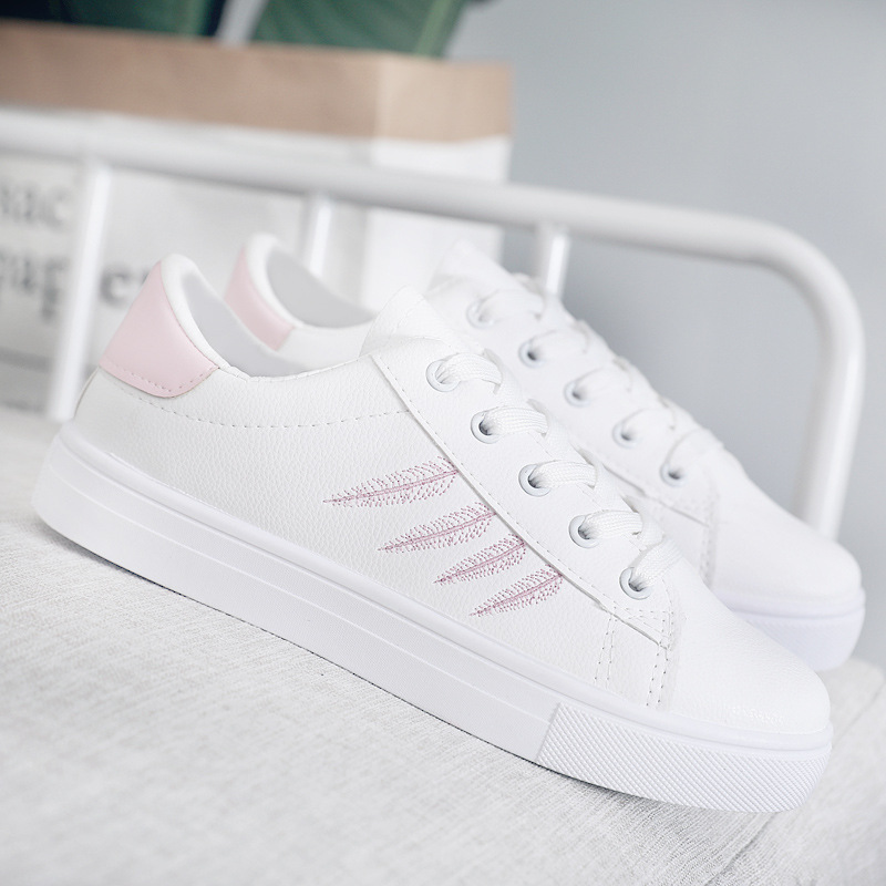 Trend white sneakers
