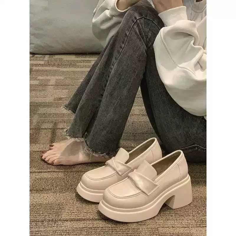 Маленькие кожаные туфли Женские туфли в британском стиле на толстой подошве с приподнятыми туфельками Мэри Джейн Весна и осень 2023 Новые одиночные туфли Love