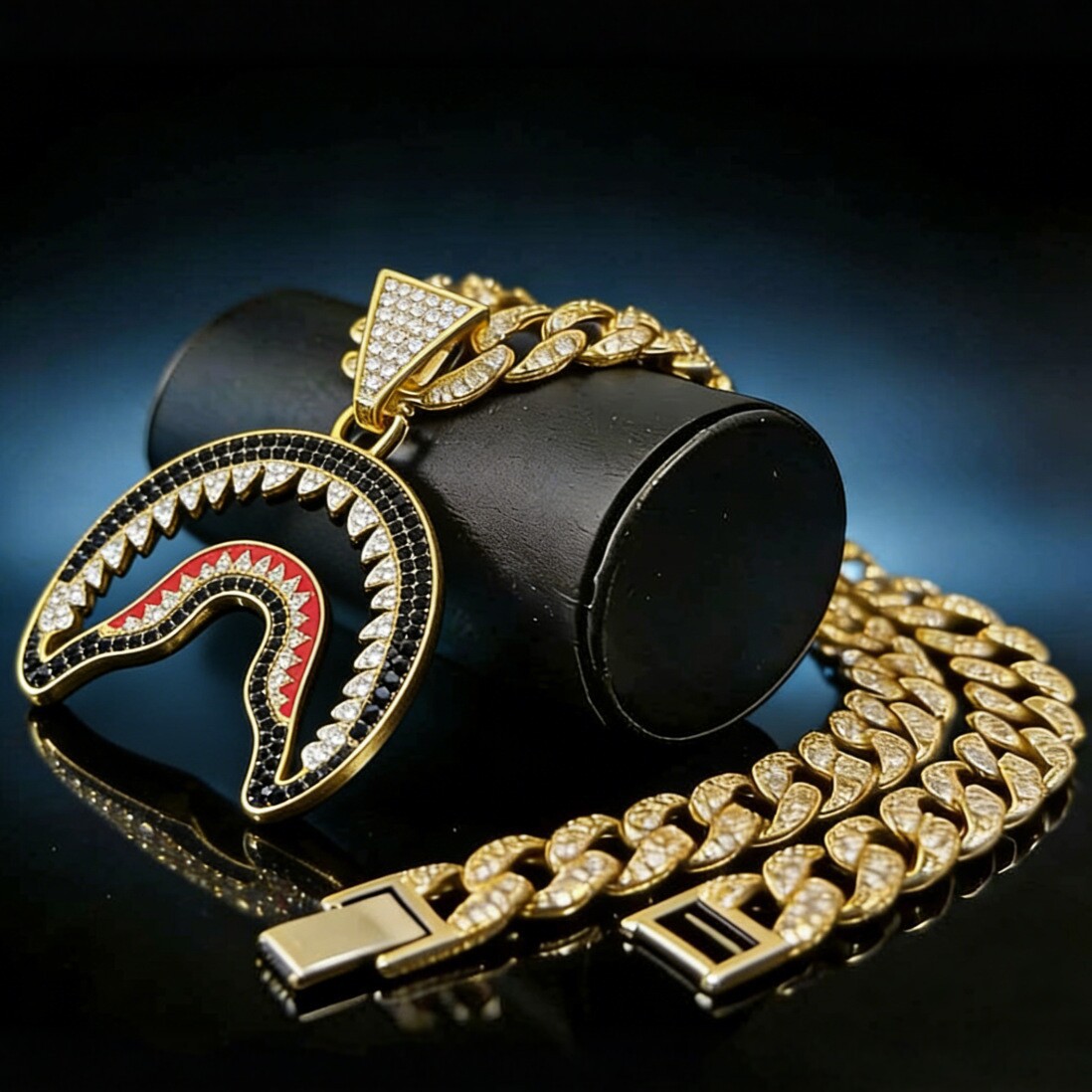 Europa y América calles viento taladro dientes de tiburón colgante de cadena cubana hombre collar de fuerza Hip Hop fábrica para llevar a cabo personalización