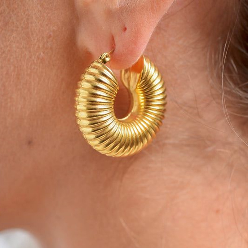 13g Weight 0.03µm-0.05µm Gold Plating Thickness 1 Pair Streetwear Stripe Plating Stainless Steel Hoop Earrings