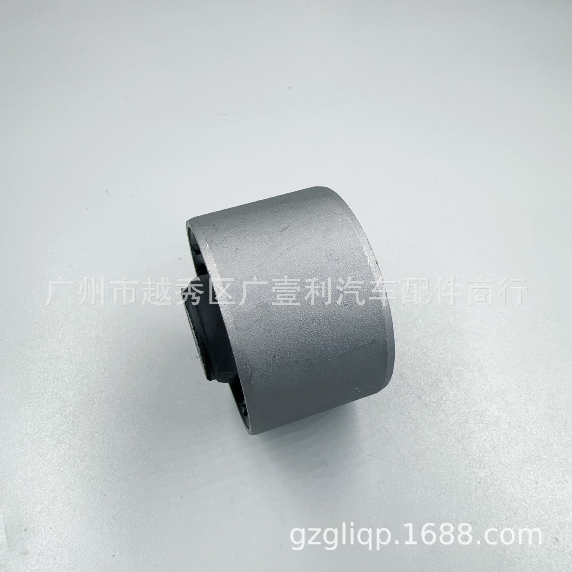 Applicable to 48725-0R010 48702-42010 RAV4 ACA33 ASA44 rear lower arm large rubber sleeve