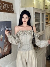 灰绿色条纹波浪一字肩长袖