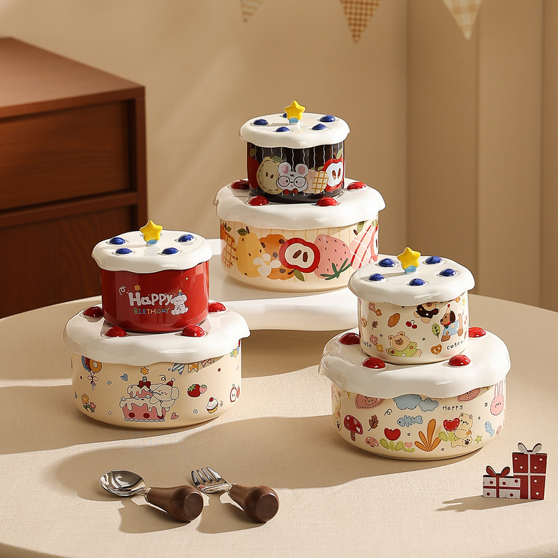 Creative cake-themed ceramic tableware, a single-serving birthday gift set including a covered instant noodle bowl, a yogurt bowl, and a fruit bowl, all packaged in a gift box
