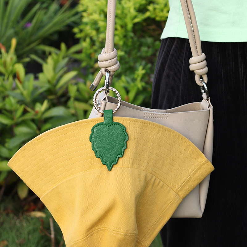 Personalized Leaf Style Leather Magnetic Hat Clip Bag Hook for Outdoor Activities and Anti-Loss Hat Storage Clip