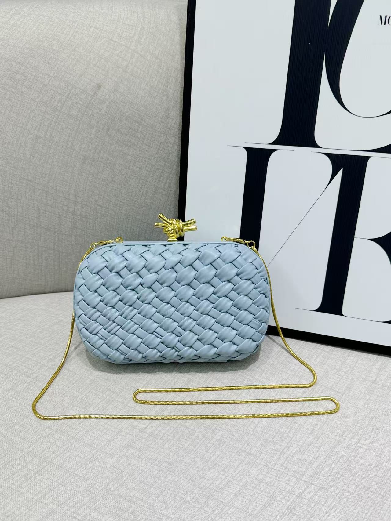 하늘색 (주름 직조 기법)