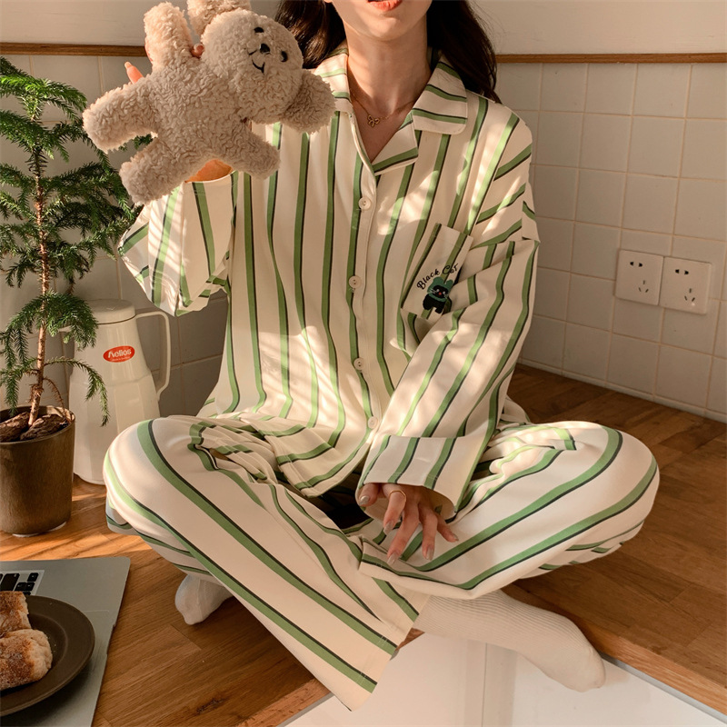 Demi-season long-sleeve