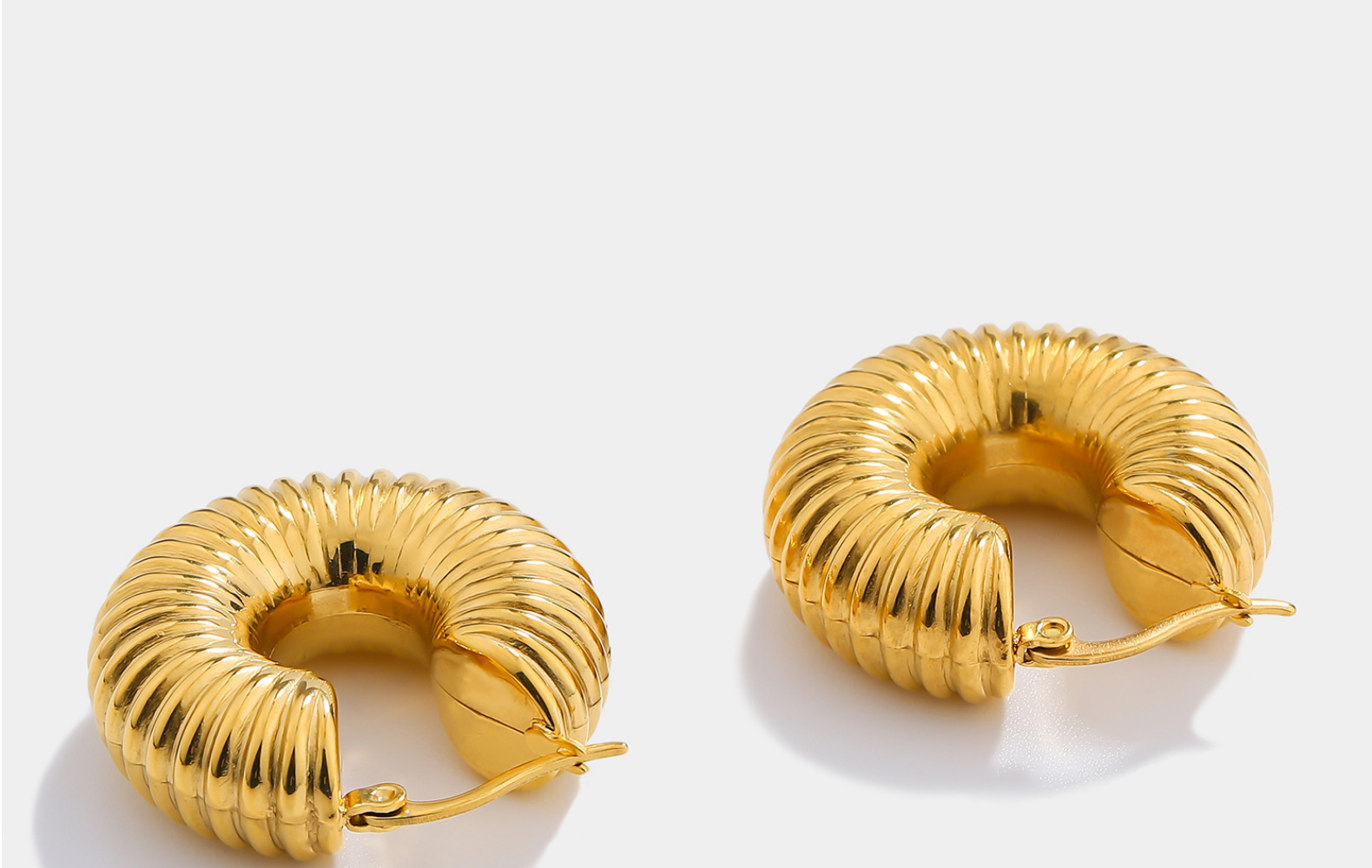 Mode Edelstahl Vergoldete Wasserpfeifenform Ohrringe Großhandel display picture 5