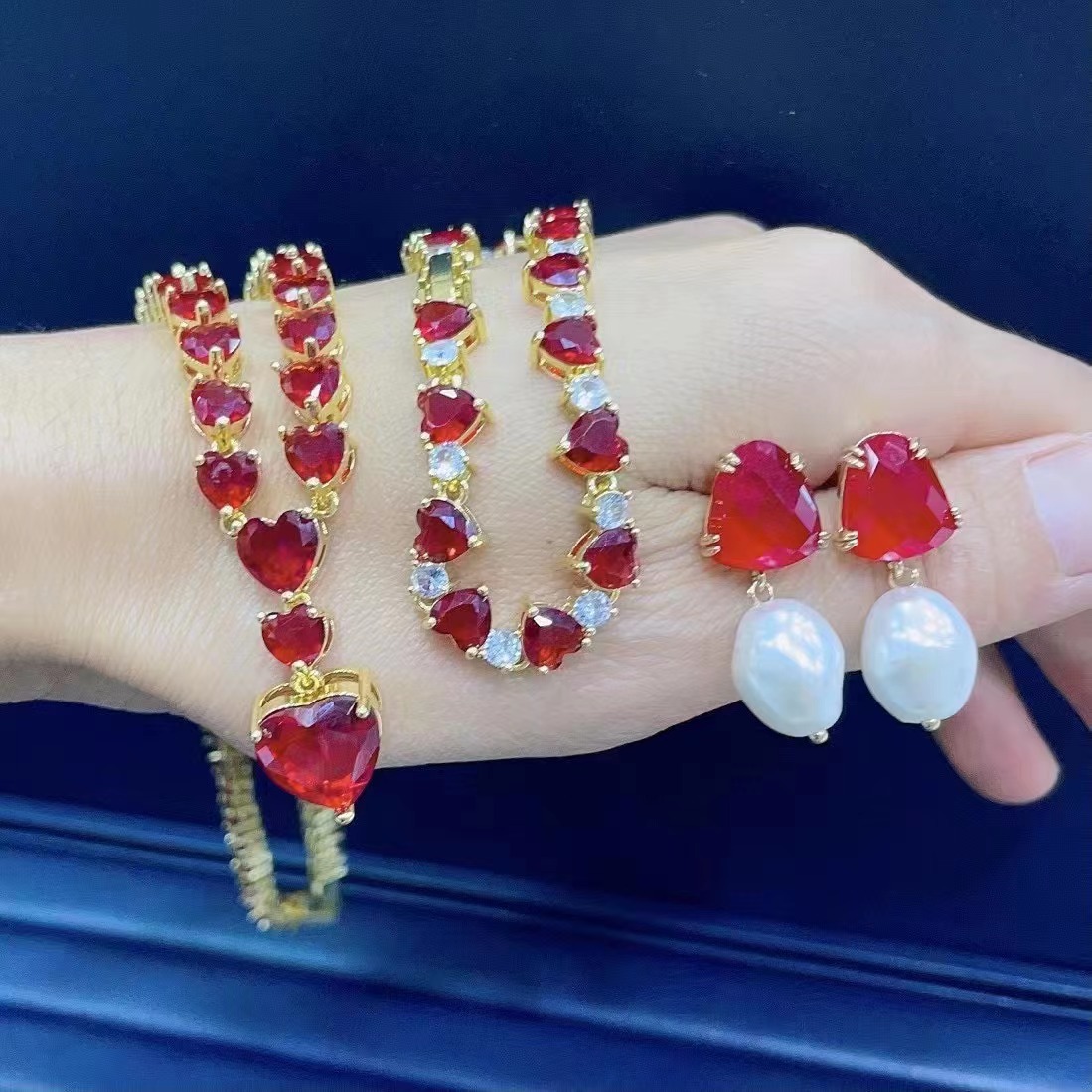 Luxueux Dame Géométrique Forme De Cœur Perle D'imitation Le Cuivre Placage Incruster Pierres Précieuses Artificielles Bracelets Des Boucles D'oreilles Collier display picture 2