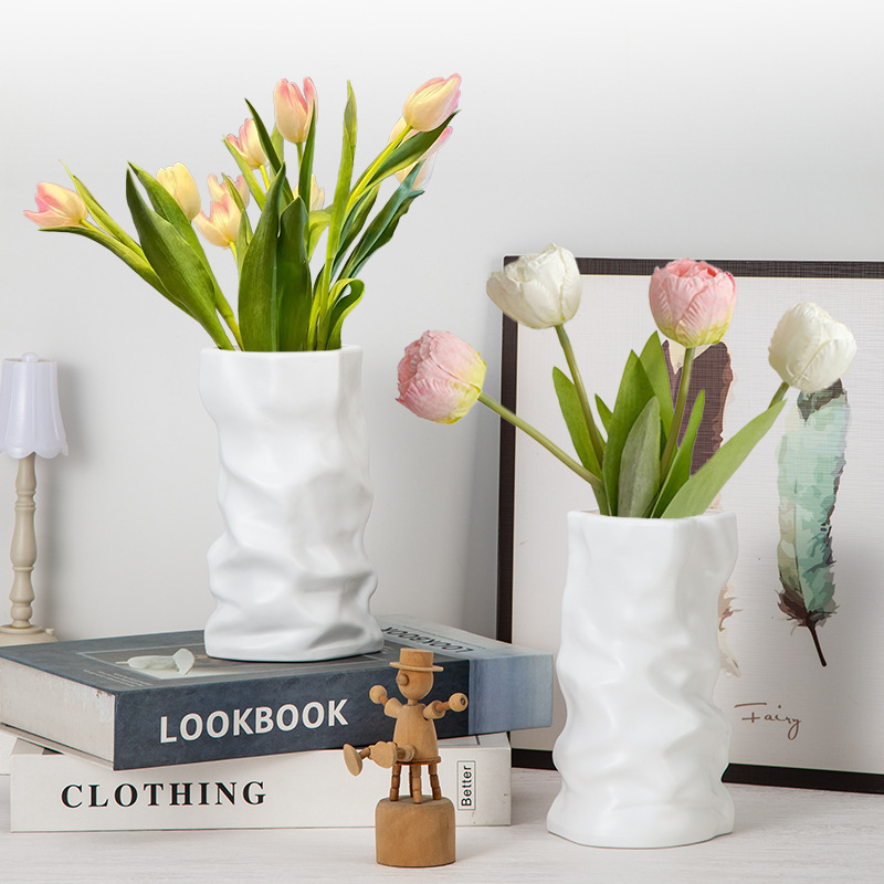 Casual High-End Black and White Pleated Vase Home Living Room Desktop Decoration Birthday Housewarming Ornaments Hydroponic Plastic Vase