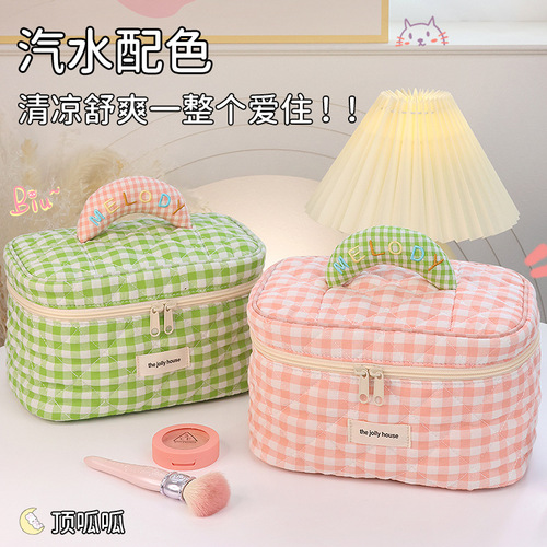 Plaid cosmetic bag with large capacity and good looks Korean version ins cute portable cosmetics travel toiletry storage bag